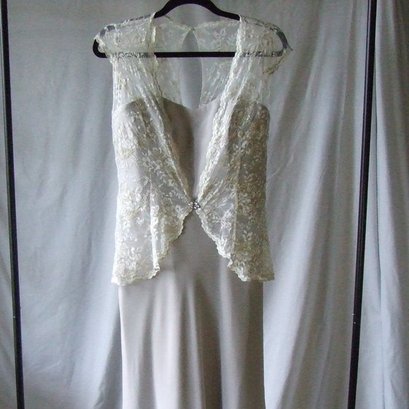 Raylia Designs Dresses & Skirts - Formal dress Raylia plus size sleeveless lace and polyester prom party wedding